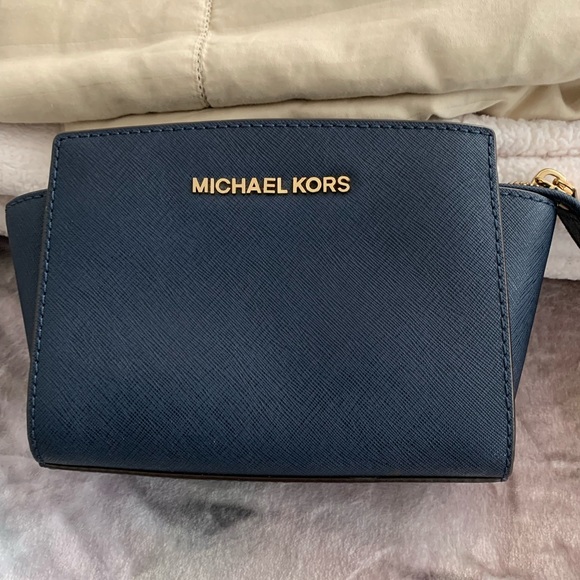 π₯SALEπ₯ MICHAEL KORS NAVY BLUE MINI CROSSBODY BAG π₯SALEπ₯ - Picture 1 of 5